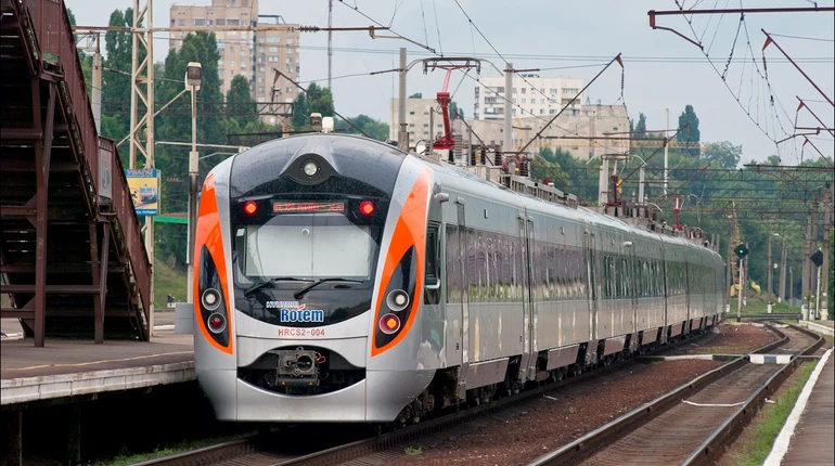 Прямий Інтерсіті між Києвом і Харковом зупинили до кінця березня