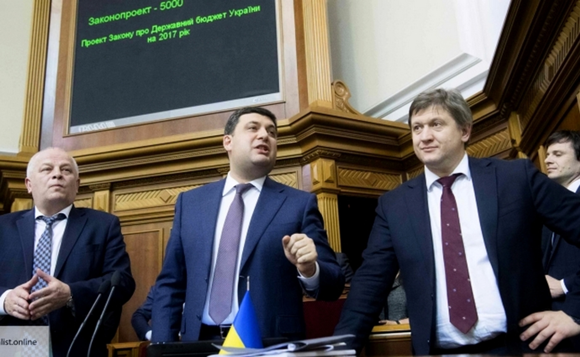 Кому винен — усіх прощаю. Як Кабмін дарував внутрішній борг наступникам