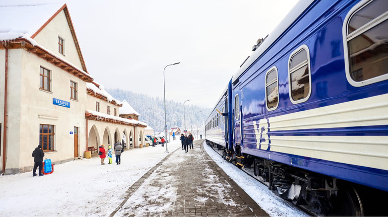 Атака дронов повредила инфраструктуру Львовской железной дороги в Ковеле