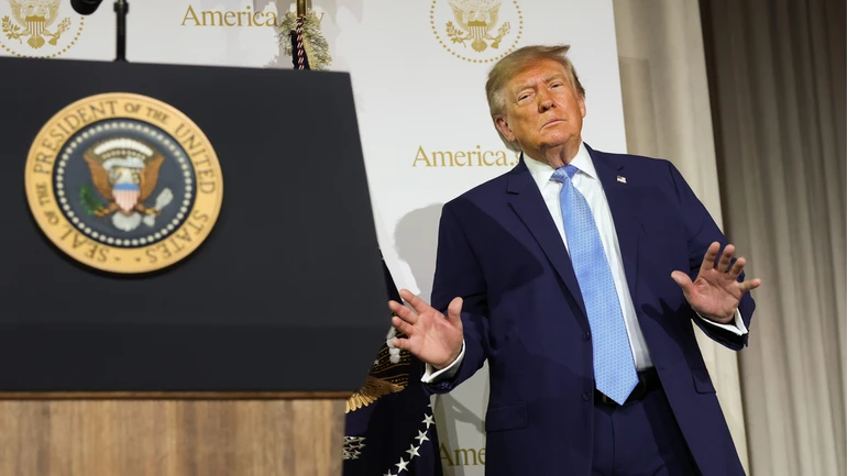 Ідея Трампа перейменувати ШІ на суперінтелект спричинила бум на словенські доменні імена