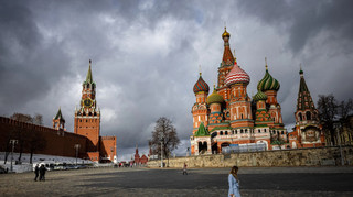 Россия в рецессии, рубль обвалился – Кремль говорит, что все стабильно