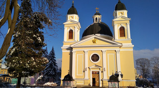 У Чернівцях одна релігійна організація через суд відібрала собор в іншої