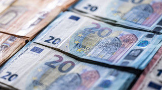 Курс валют на 9 июля: сколько стоит доллар и евро