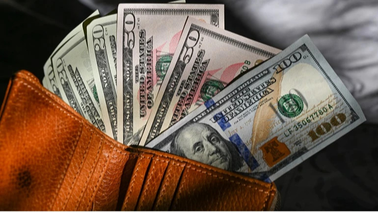 У жовтні українці купили більше валюти