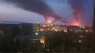 У російському Саратові після атаки безпілотників палає НПЗ