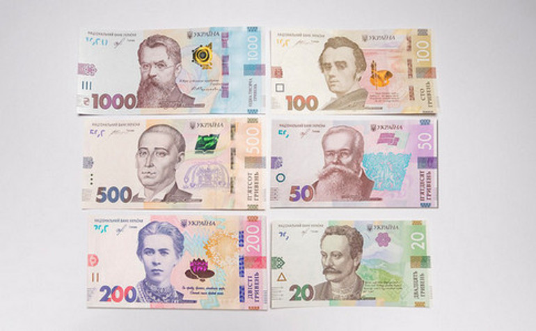 Гривня за рік сильно зміцнилася до долара та євро