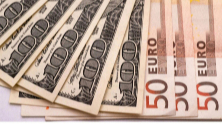 Нацбанк показал курс доллара и евро на вторник 24 февраля