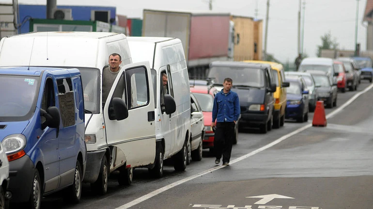 Митниця повідомила, які пункти пропуску на кордоні з Польщею зараз найбільш завантажені