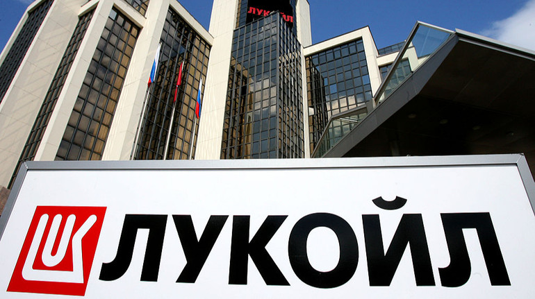 Казахстан думает, что делать с долями Лукойла в нефтепроектах после санкций США