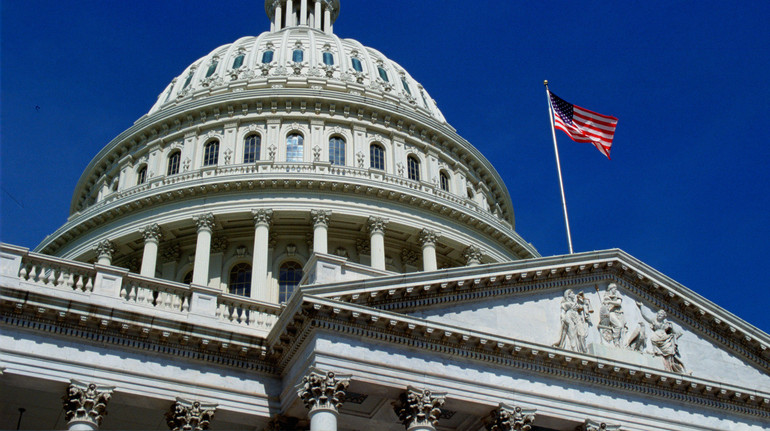 В США хотят сделать санкции против нефти РФ обязательными к принятию