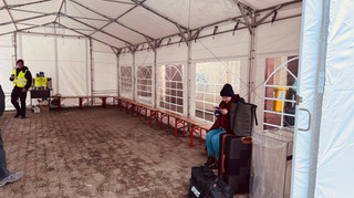 Укрзализныця установила пункт обогрева на вокзале Перемышля