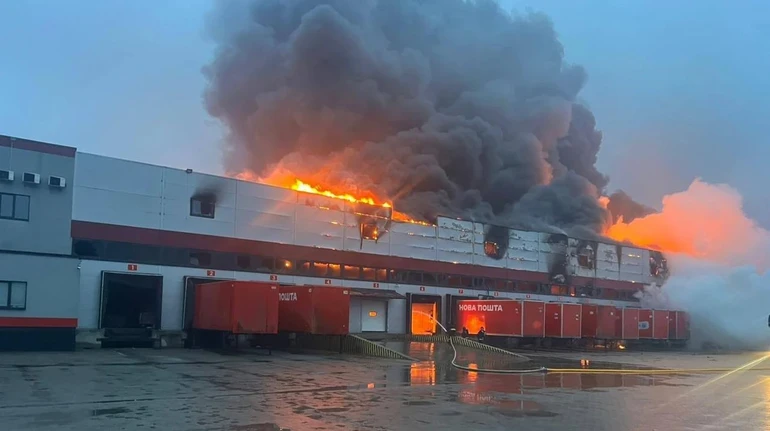 Росіяни атакували термінал Нової пошти у Луцьку