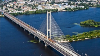 У Києві після атаки РФ перекрили Південний міст, на мостах Патона та Метро обмежили рух