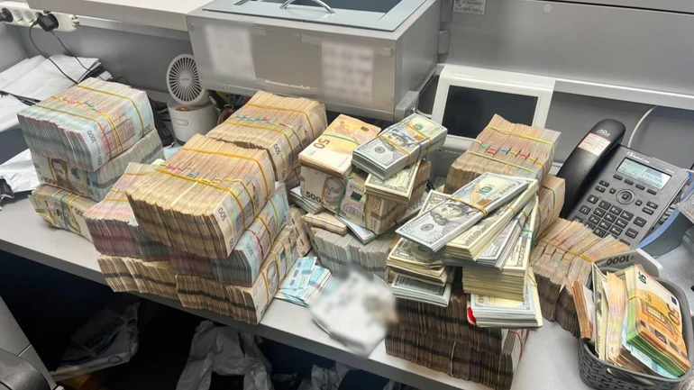 Рекордна сума вилученої готівки: БЕБ і ОГП викрили тіньову фінмережу