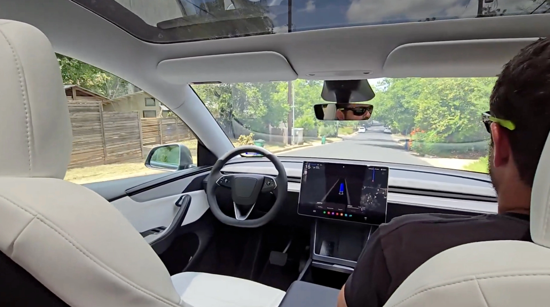 Tesla розширила свій сервіс роботаксі