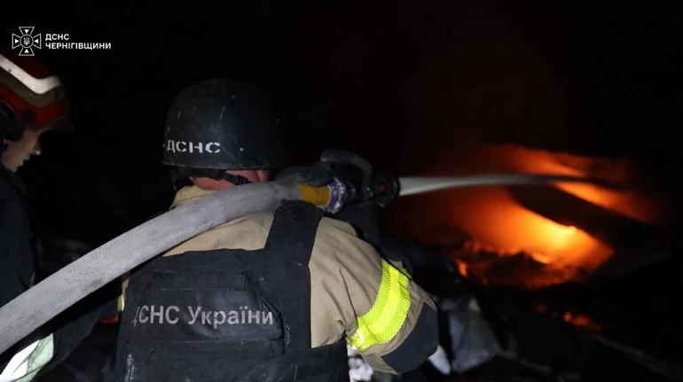 Росіяни атакували підприємства у Чернігові