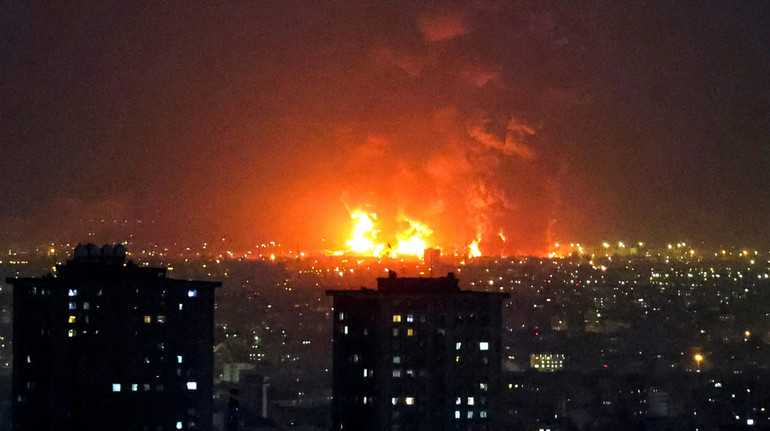 Израиль ударил по топливным хранилищам Ирана, взрывы всколыхнули Тегеран