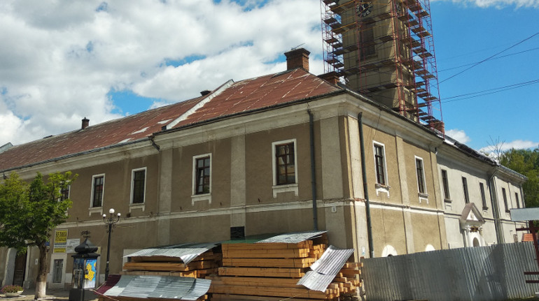 Ратушу на Тернопільщині добудують за 12 мільйонів: ціни на матеріали завищені