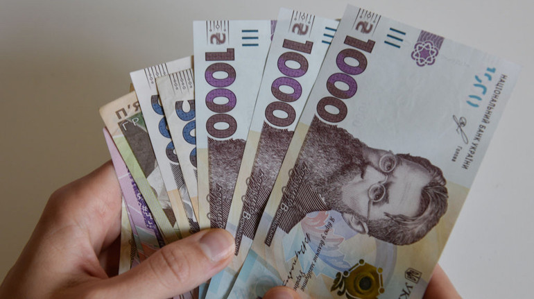 Тысяча зимней поддержки: украинцы уже использовали 12 миллиардов гривен выплат