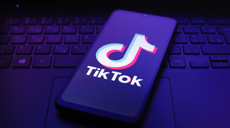Албанія заборонила TikTok на рік після вбивства підлітка