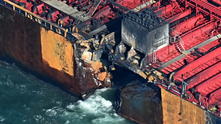 Иран ударил по крупному нефтяному танкеру возле Дубая