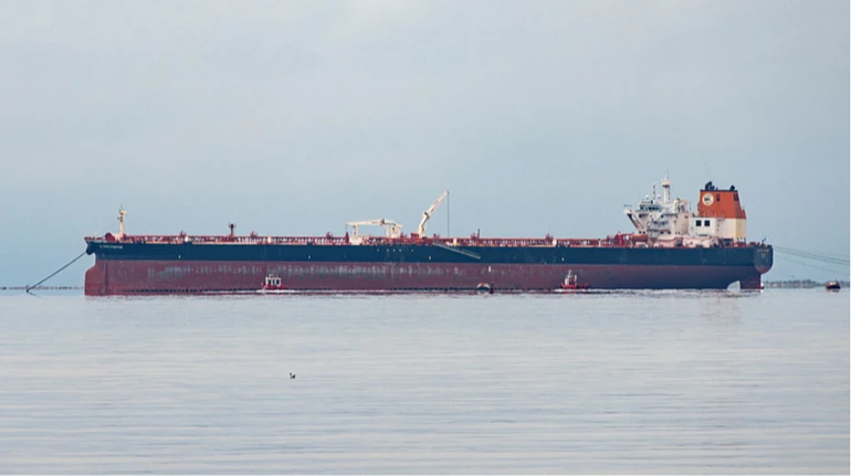 Супертанкер с иракской нефтью вырвался из Персидского залива