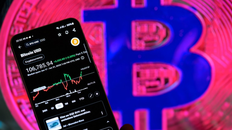 Голова центробанку Чехії хоче купити Bitcoin на мільярди євро