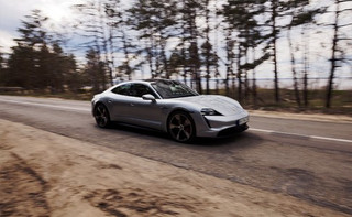 Как Porsche приближает будущее, устанавливая зарядки для электромобилей в Украине