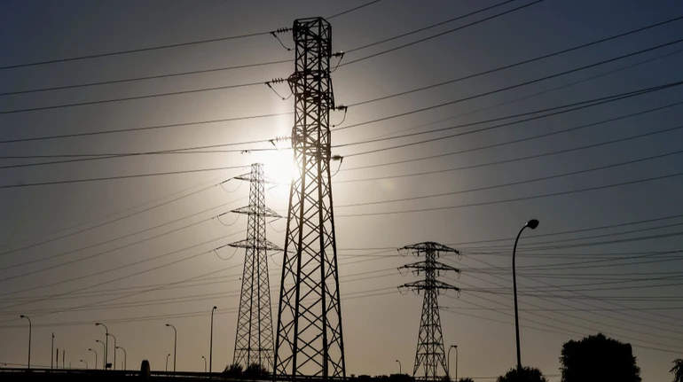 Из-за вражеских обстрелов и непогоды в нескольких регионах Украины есть обесточивание