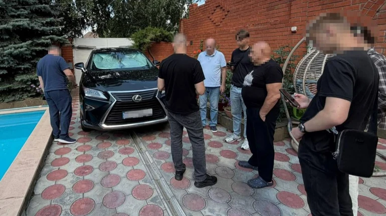 Шахрайство у великих розмірах: двом мешканцям Дніпропетровщини повідомили про підозру