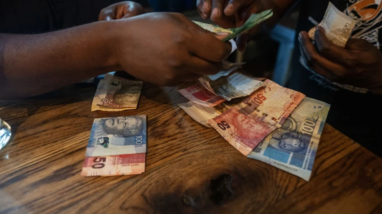 Ряд африканских стран на грани дефолта: среди причин - Иран