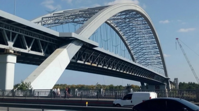 У Києві пустять автобуси нових маршрутів через Подільський міст