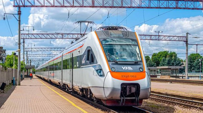Укрзализныця запускает дополнительный рейс из Львова в Ровно