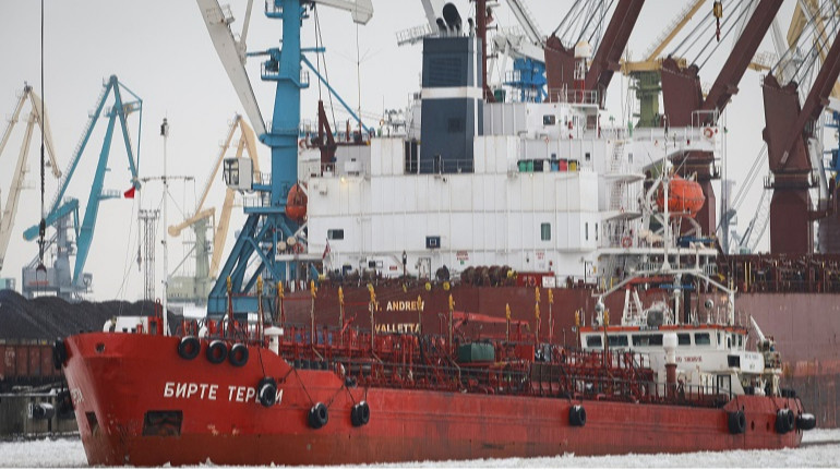 Нефтегазовые доходы РФ в ноябре могут упасть на 35% –  Reuters