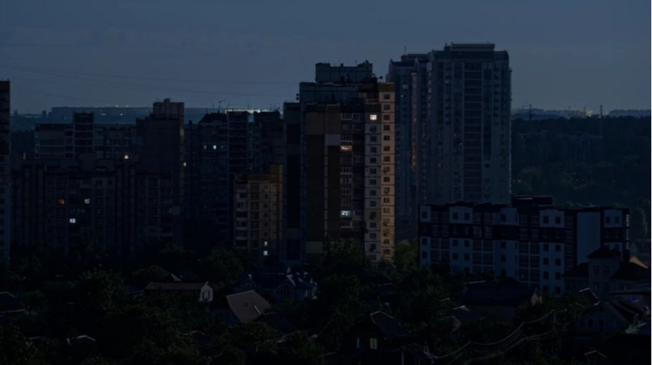 У четвер графіки відключень світла діятимуть по всій країні усю добу