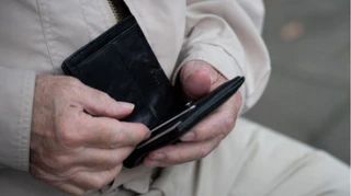 У Пенсійному фонді розповіли, кому призупиняють виплати пенсій з 1 квітня