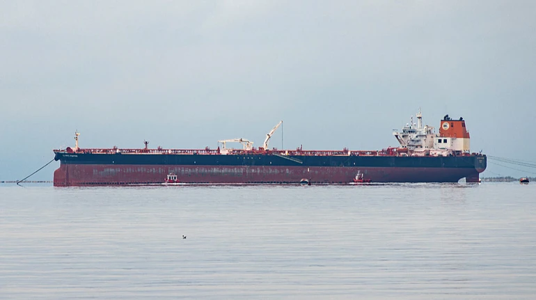 Перший супертанкер спробував пройти Ормуз після блокади США