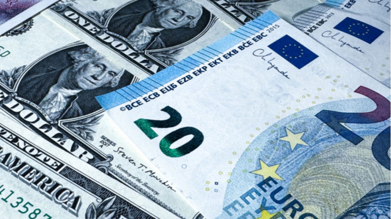 Курс валют на 26 февраля: доллар и евро дорожают