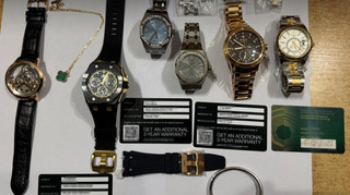 У двох киян конфіскували контрабандні годинники та браслети на 12 мільйонів
