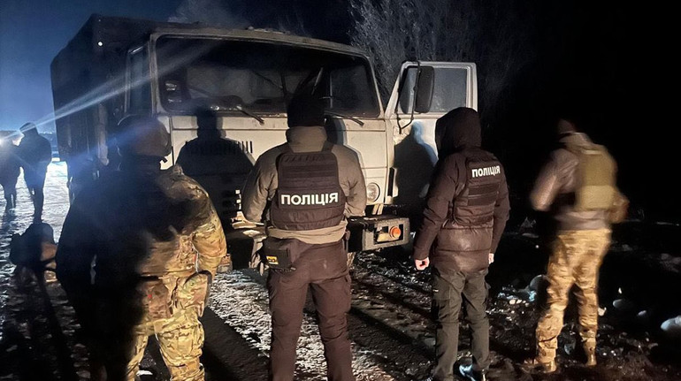 Врезались в нефтепровод Укрнафты и похищали нефть: разоблачена преступная группа Терновая