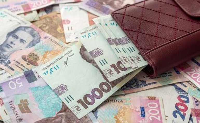 Зростання мінімалки, зміни для водіїв та заборона на риболовлю: що змінилось з 1 квітня в Україні