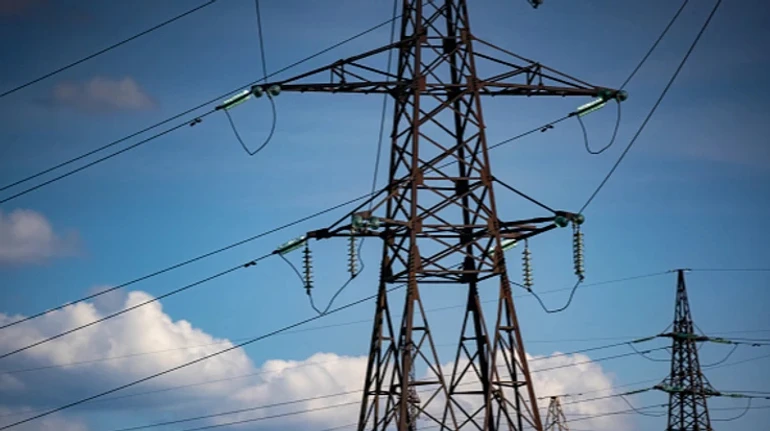 У декількох областях запровадили аварійні відключення світла