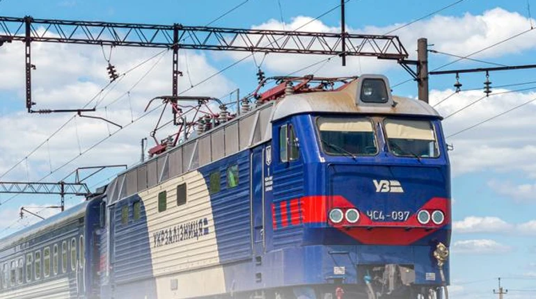 Тест на выносливость: в Укрзализныце рассказали о влиянии атак РФ на работу компании