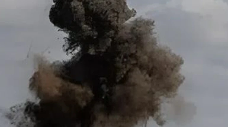 У Харкові росіяни поцілили в офісну будівлю