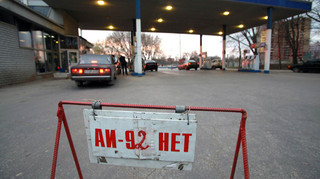 На фоне дефицита Россия возобновила поставки бензина из Беларуси