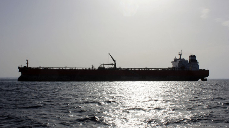 Китай начал скупать нефть РФ на фоне давления пошлин США на Индию