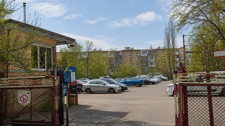 У Києві прокуратура викрила оборудку з землею під парковку вартістю 10 млн грн