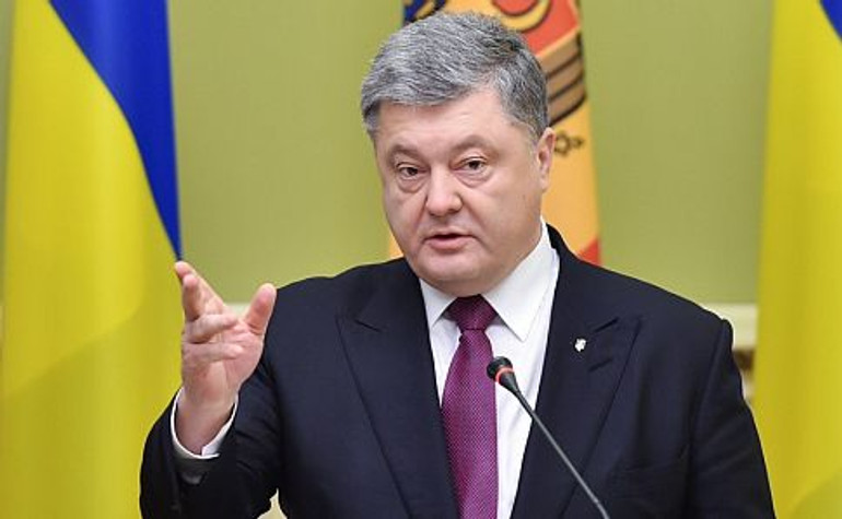 Порошенко погодився: жертв кібератак не штрафуватимуть за невчасні накладні