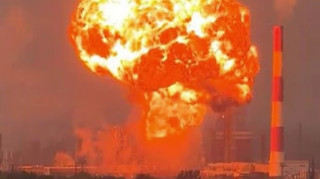 Массированная атака БпЛА на Россию: пожары на НПЗ, радиозаводе и взрывы возле военного аэродрома