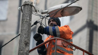 Без світла ще чверть мільйона: енергетики повернули живлення 330 тисячам родин Одещини